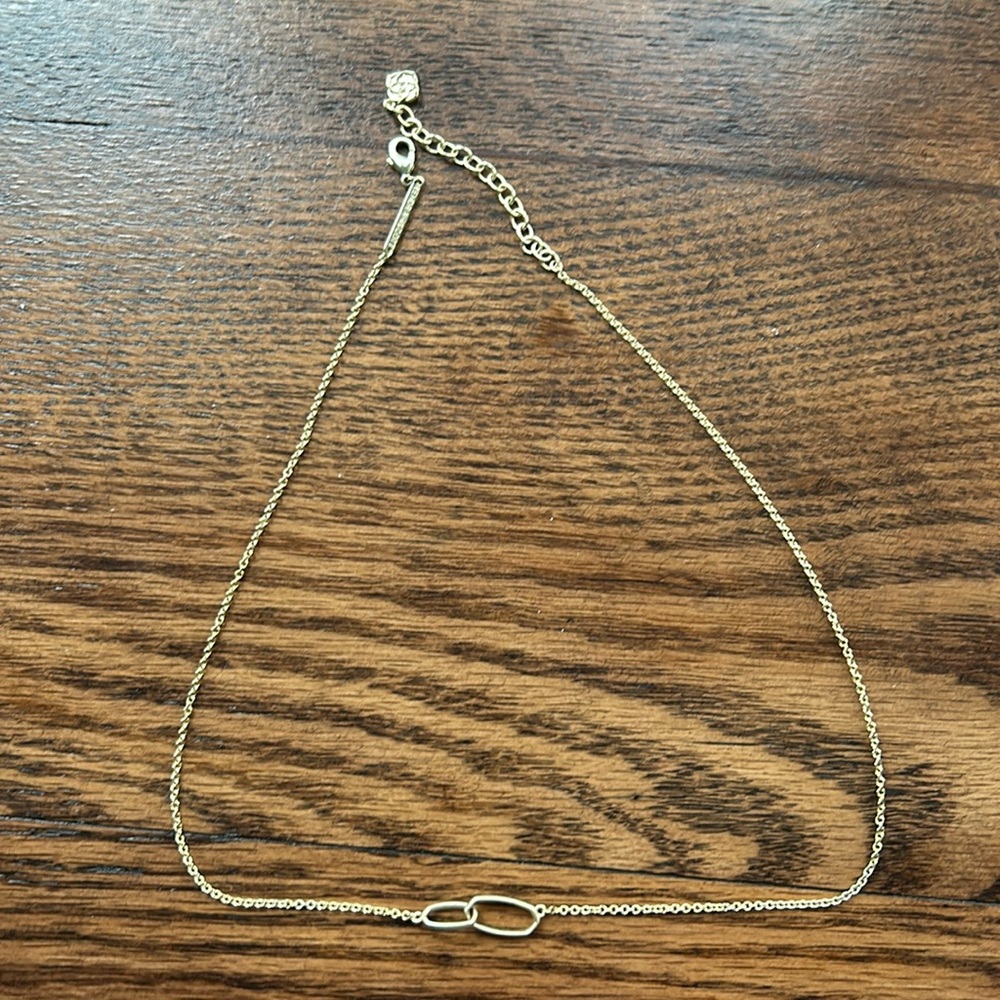 Kendra Scott necklace